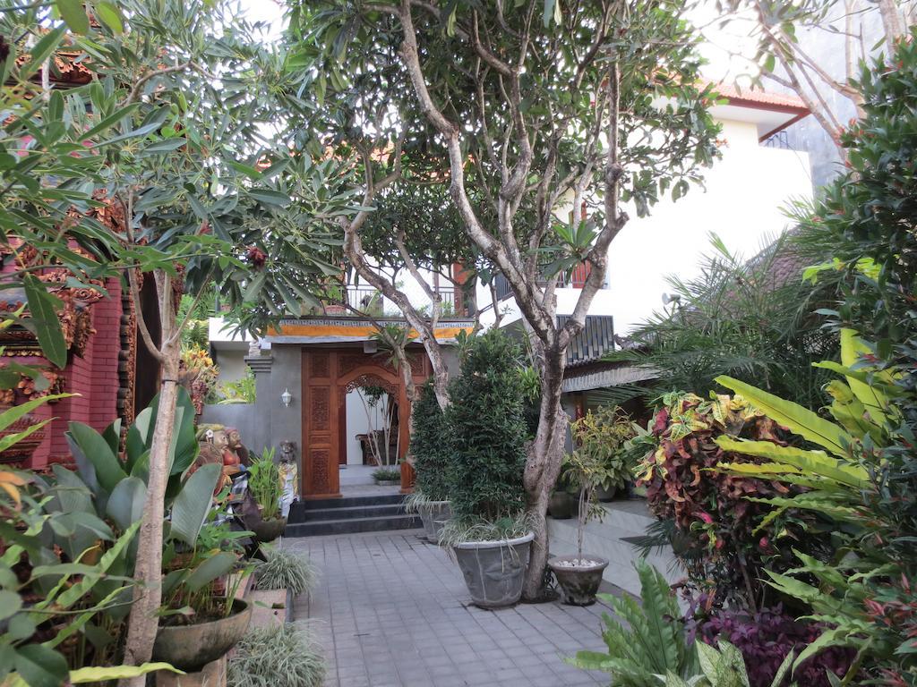 Putri Homestay Sanur Екстериор снимка